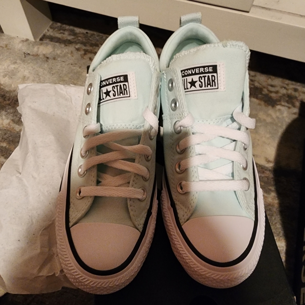 Converse all star in aqua size 6.5